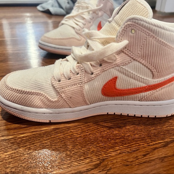 Womens Jordan’s size 6.5 - Picture 5 of 8